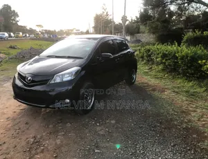 Toyota Vitz 1.3 AWD 5dr 2012 Black