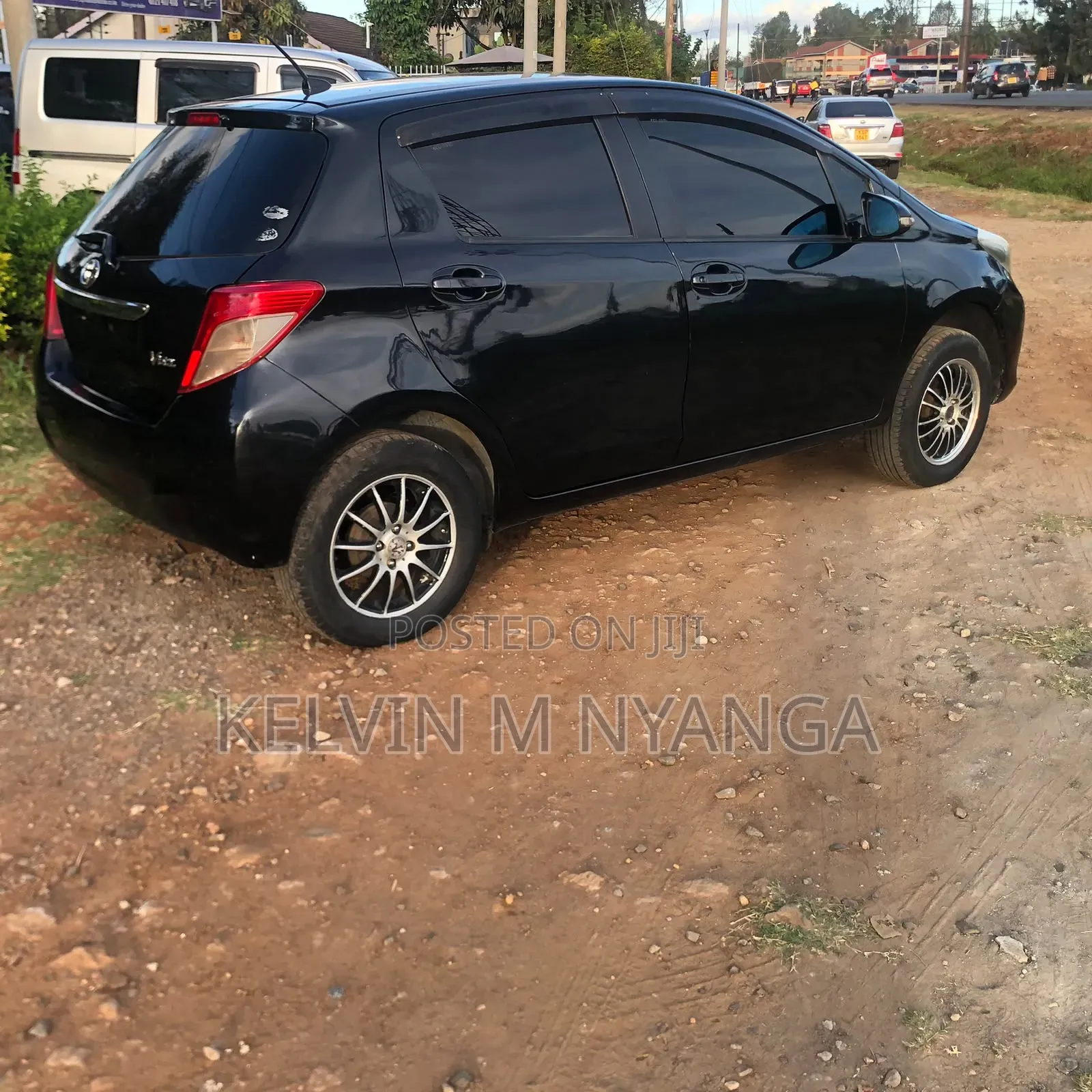 Toyota Vitz 1.3 AWD 5dr 2012 Black