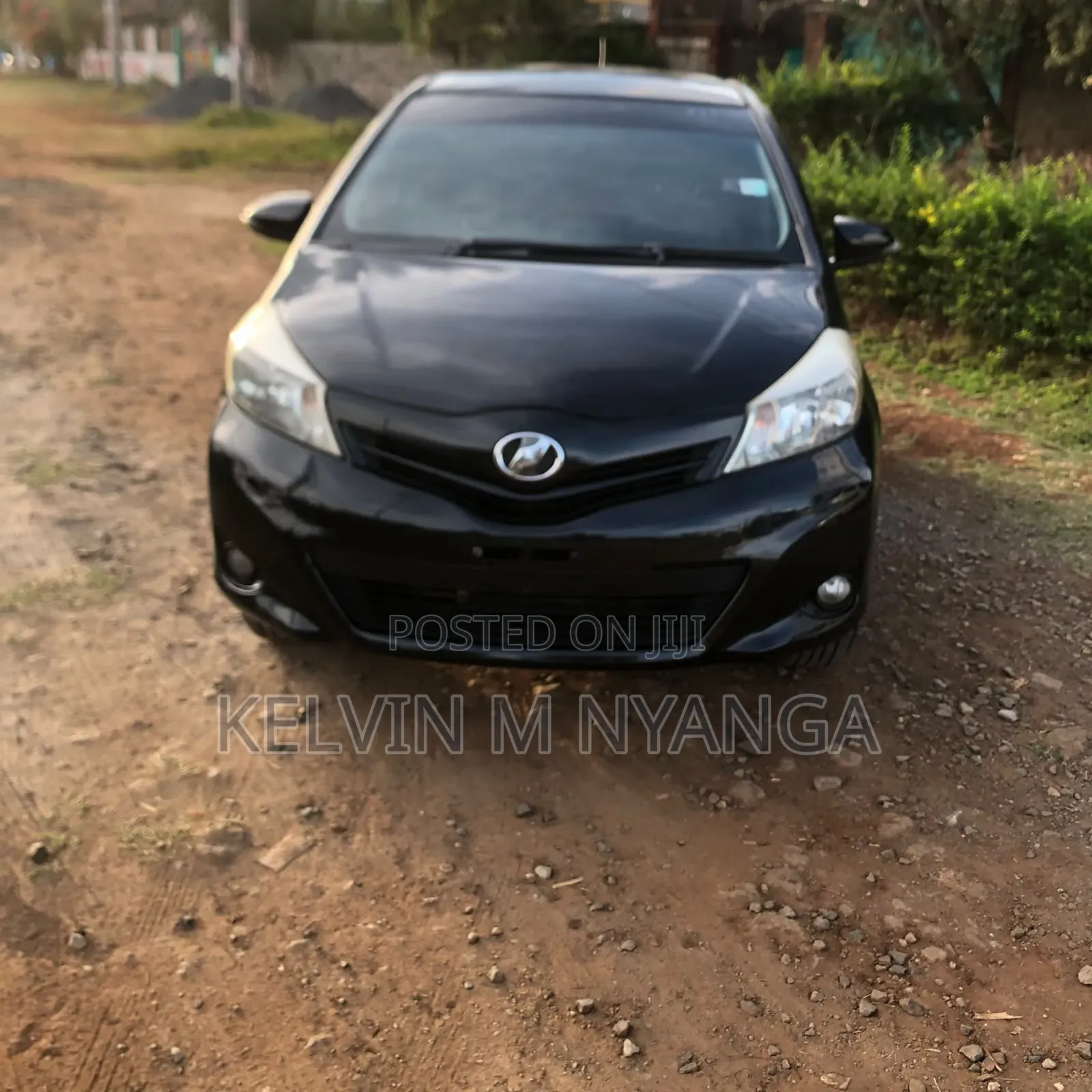Toyota Vitz 1.3 AWD 5dr 2012 Black