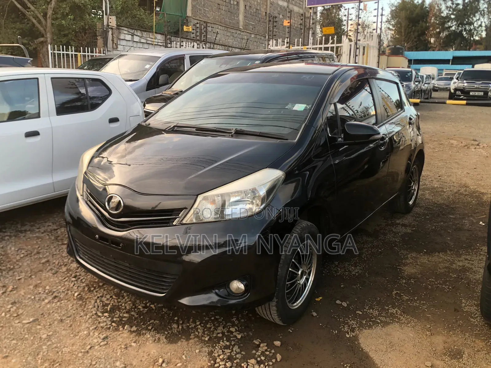 Toyota Vitz 1.3 AWD 5dr 2012 Black