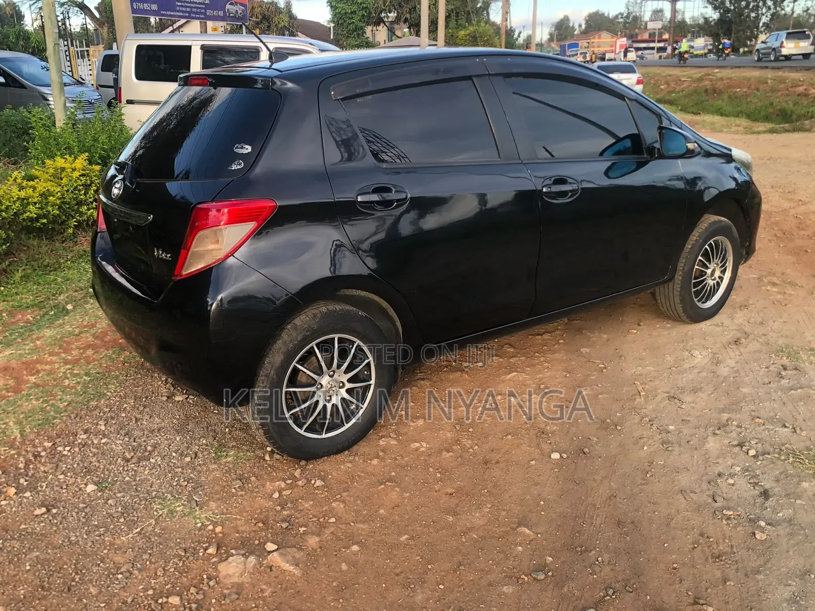 Toyota Vitz 1.3 AWD 5dr 2012 Black