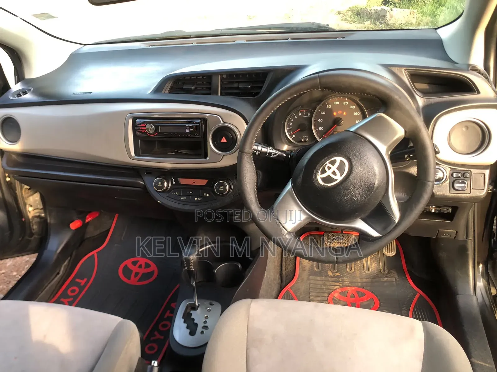 Toyota Vitz 1.3 AWD 5dr 2012 Black