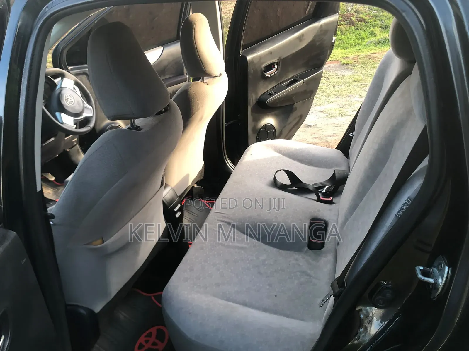 Toyota Vitz 1.3 AWD 5dr 2012 Black