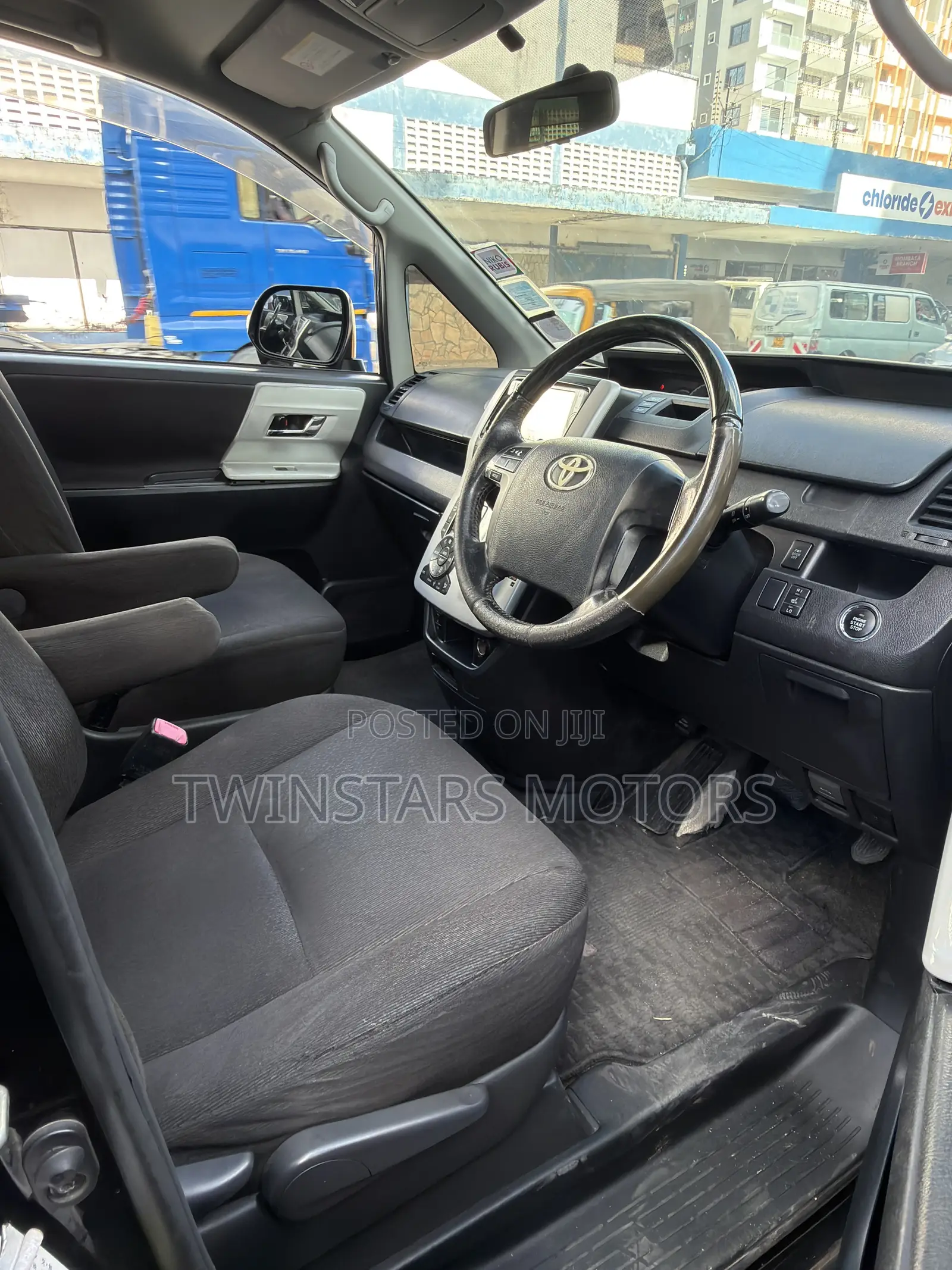 Toyota Noah 2.0 FWD (8 Seater) 2014 Black