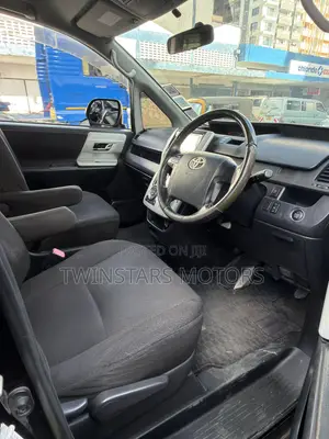 Toyota Noah 2.0 FWD (8 Seater) 2014 Black