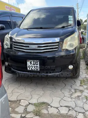 Toyota Noah 2.0 FWD (8 Seater) 2014 Black