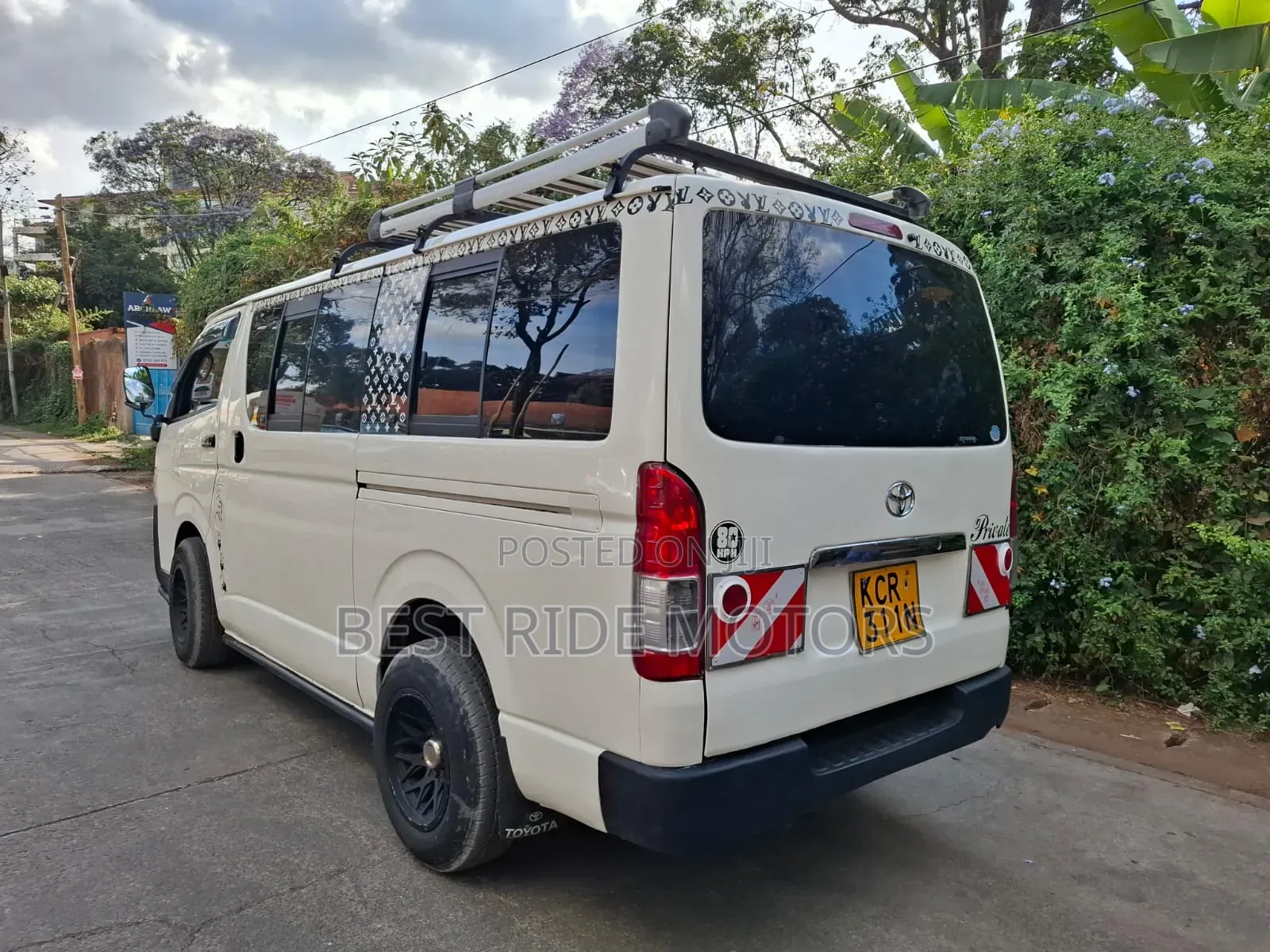 Toyota HiAce 2012 White