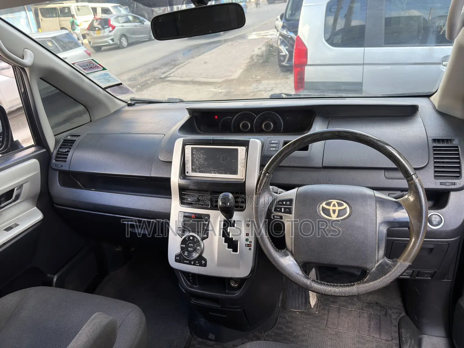 Toyota Noah 2.0 FWD (8 Seater) 2014 Black