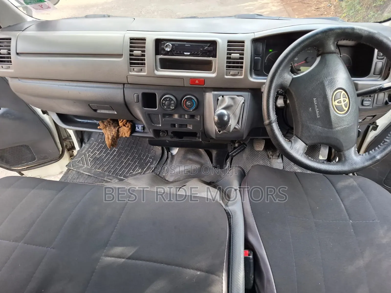 Toyota HiAce 2012 White