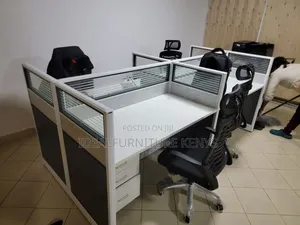 4-Way Office Workstation / Cubicle With Glass Partition