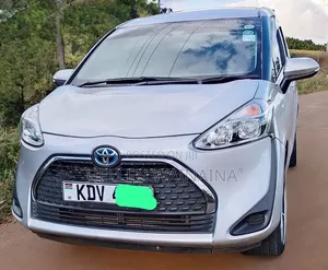 Toyota Sienta 2020 Silver
