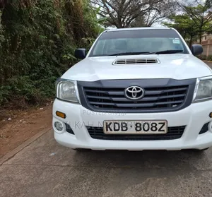 Toyota Hilux 2014 White