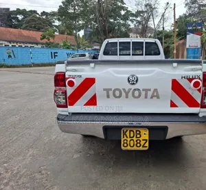 Toyota Hilux 2014 White