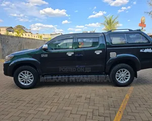 Toyota Hilux 2010 Black