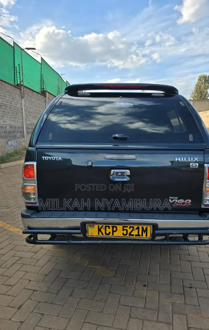 Toyota Hilux 2010 Black