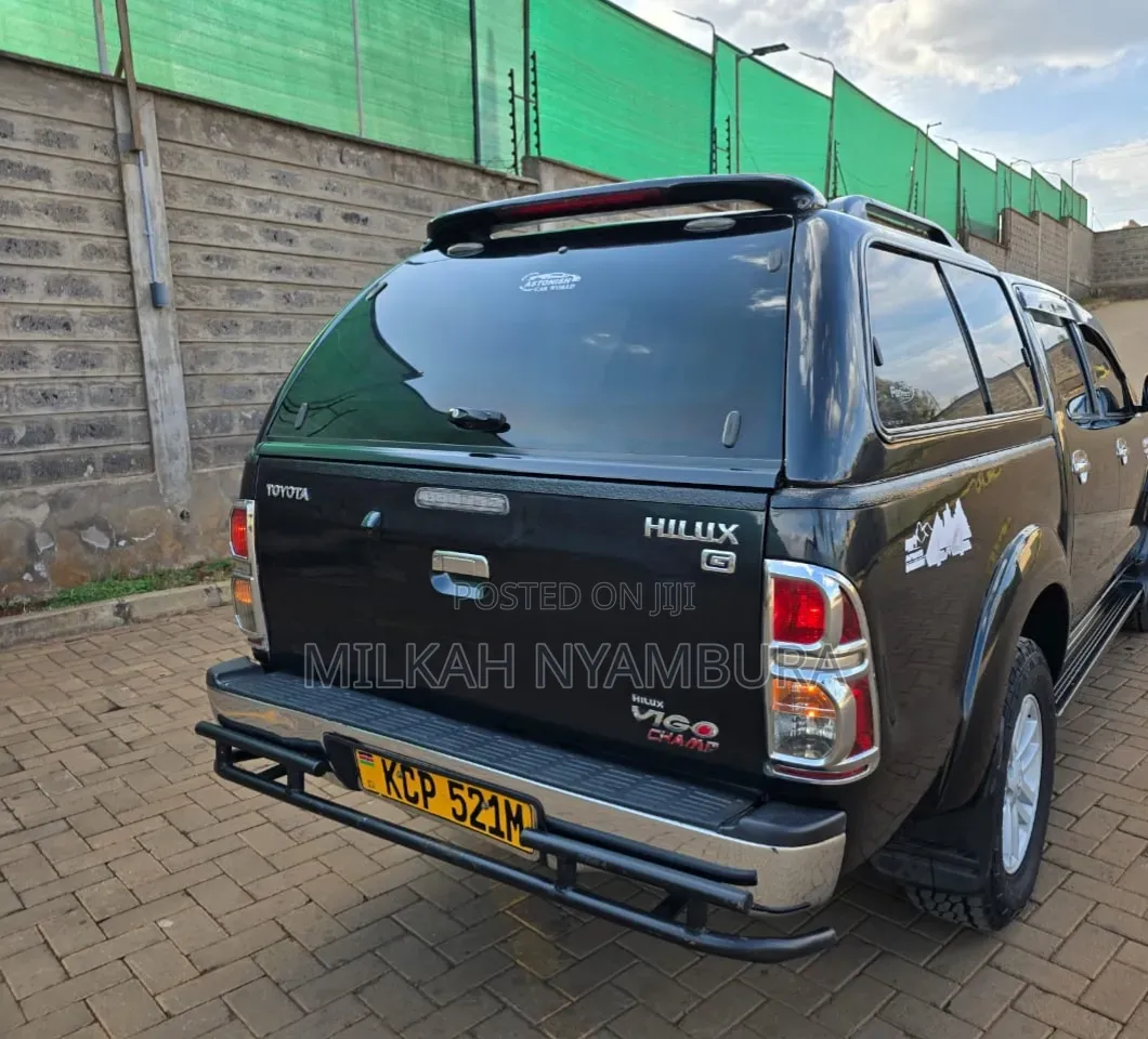Toyota Hilux 2010 Black