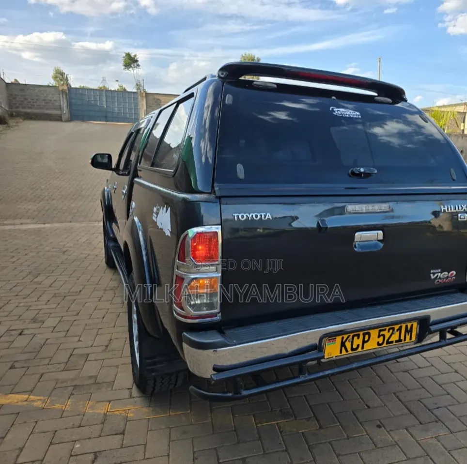 Toyota Hilux 2010 Black