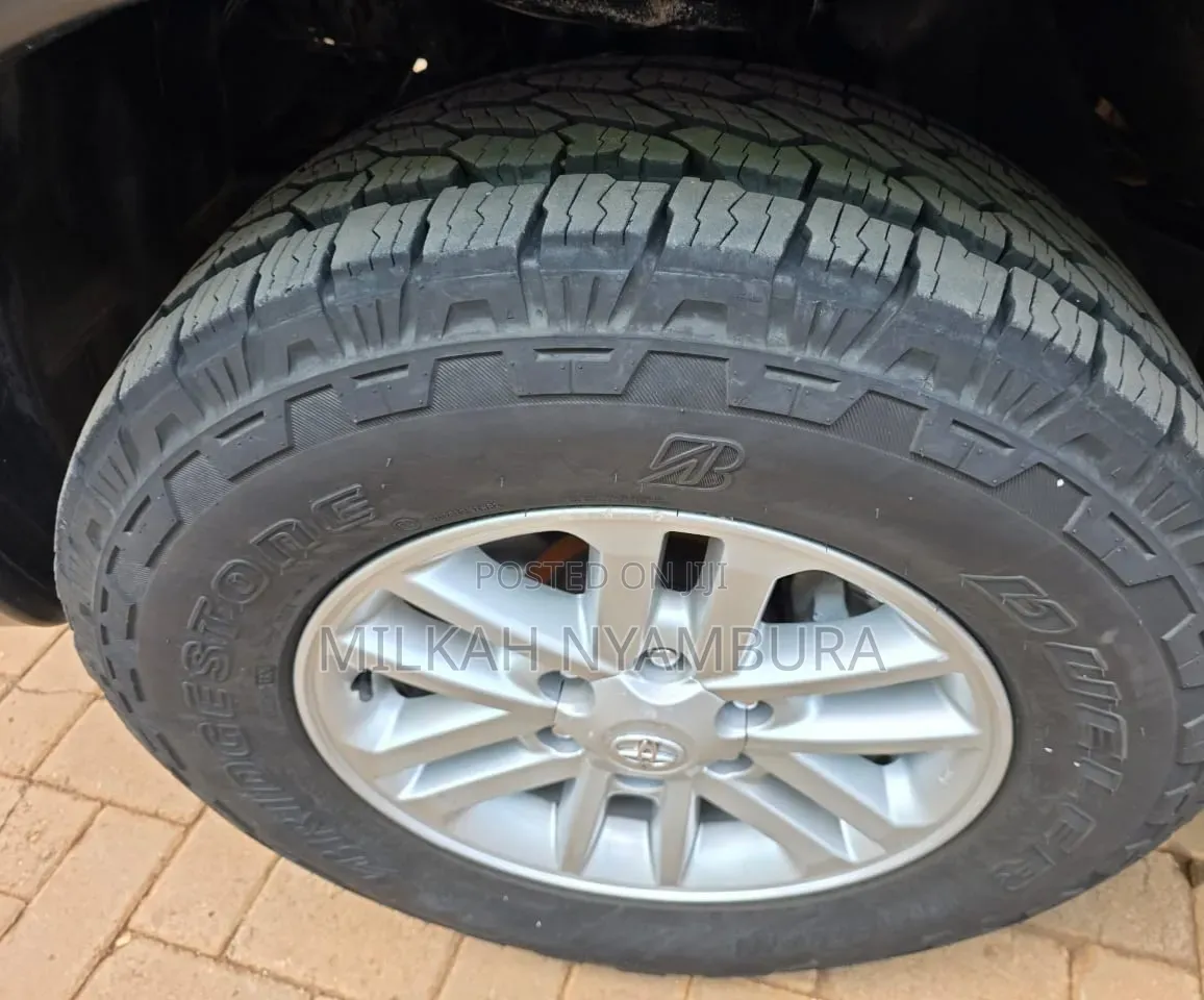 Toyota Hilux 2010 Black