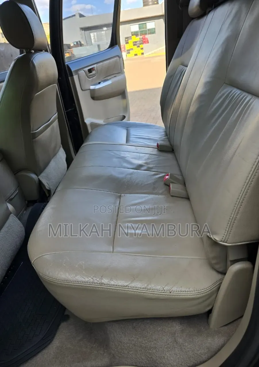 Toyota Hilux 2010 Black