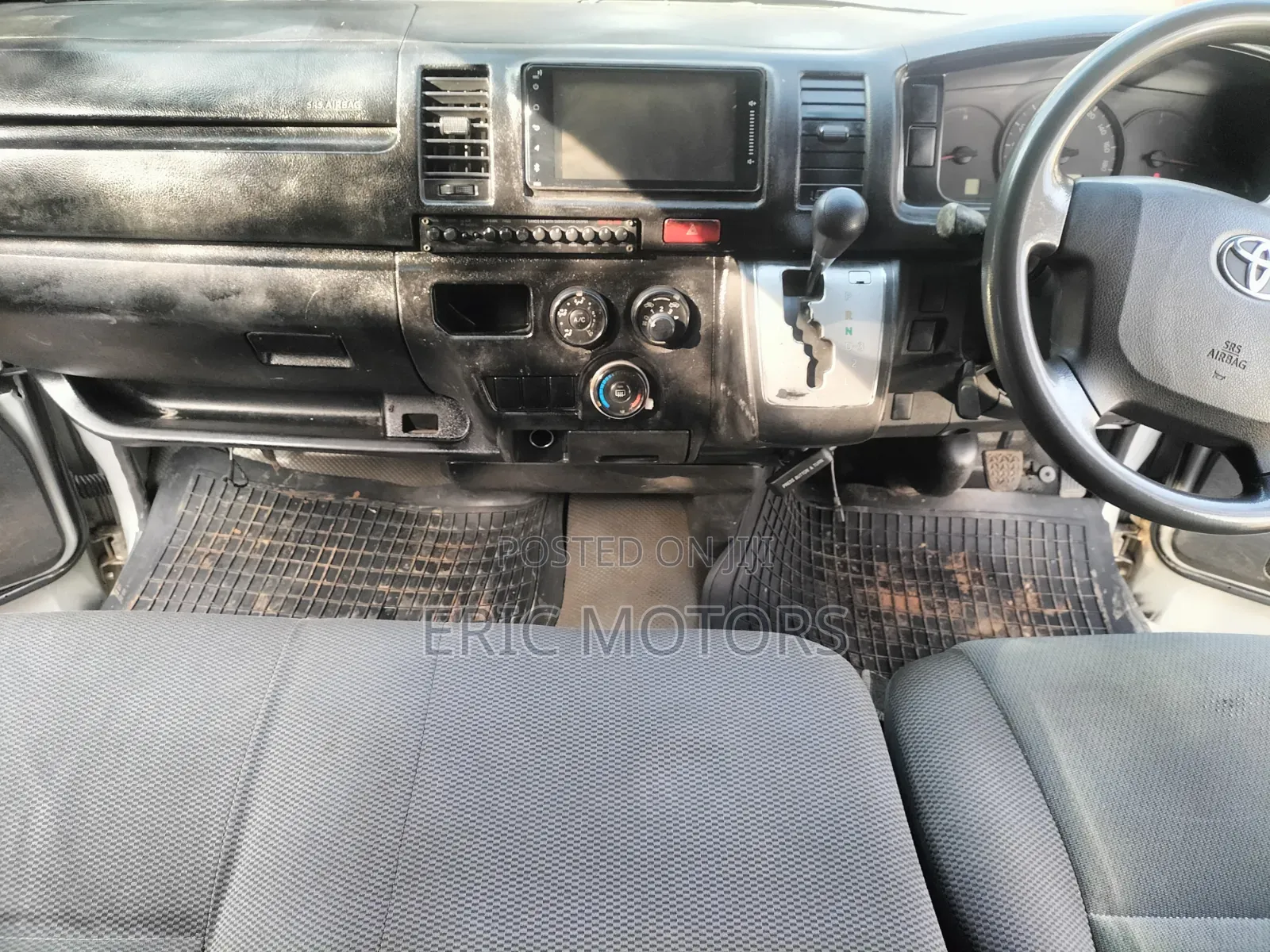 Toyota HiAce 2014 Silver