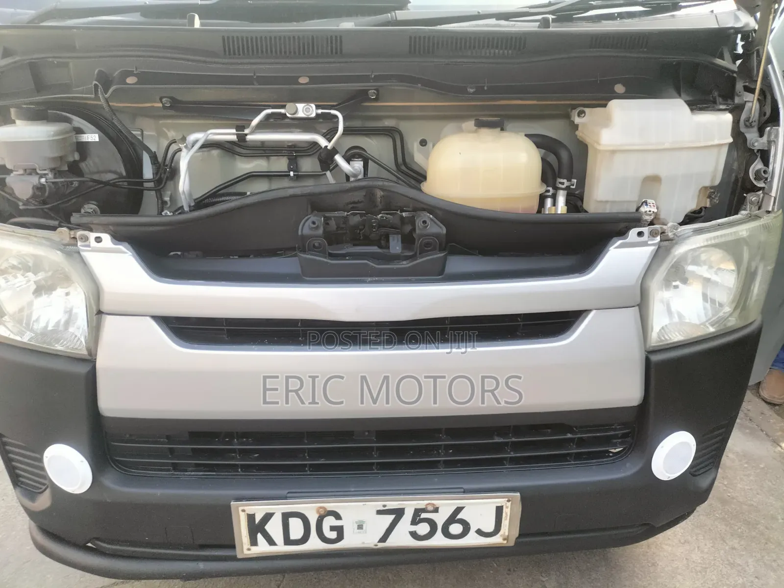 Toyota HiAce 2014 Silver
