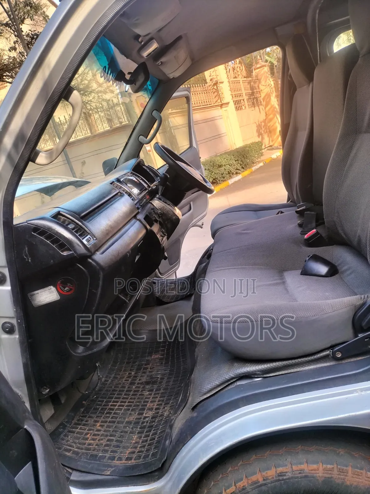 Toyota HiAce 2014 Silver