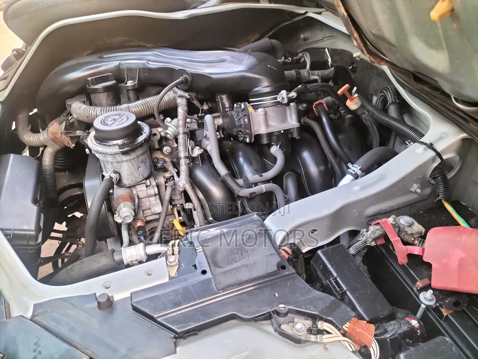 Toyota HiAce 2014 Silver