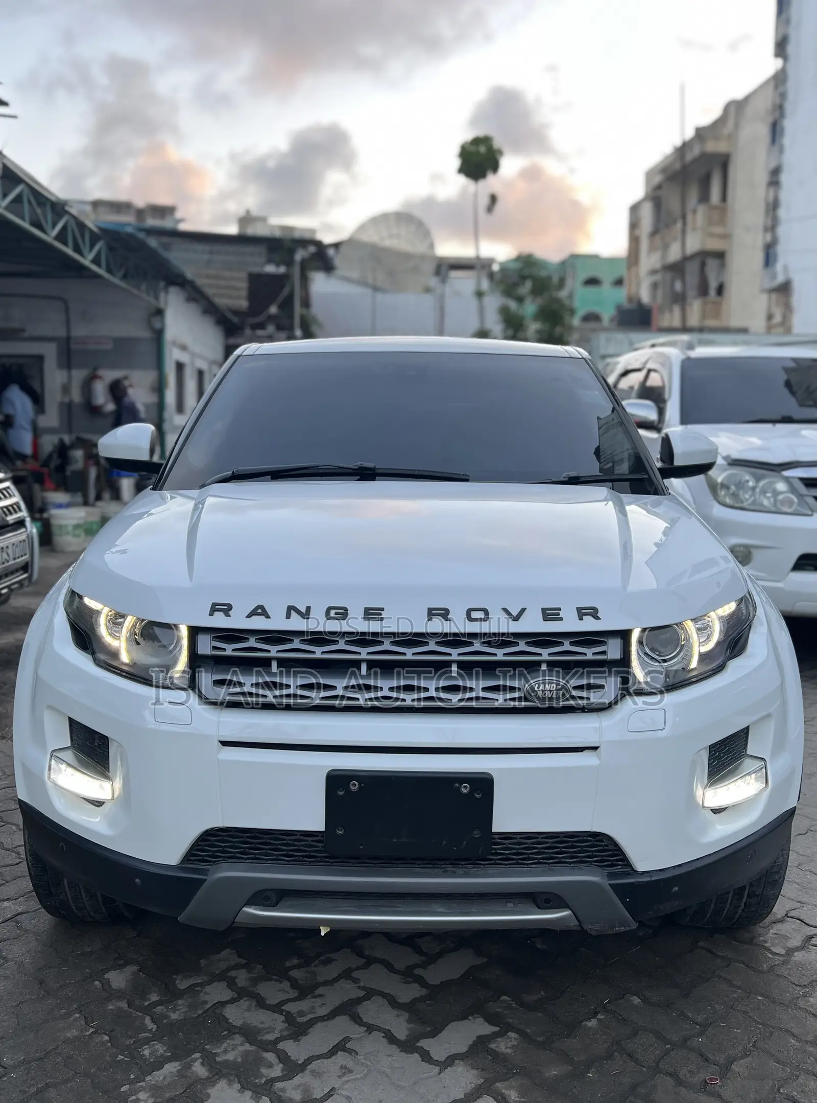 Land Rover Range Rover Evoque Dynamic 4dr SUV AWD (2.0L 4cyl Turbo 9A) White