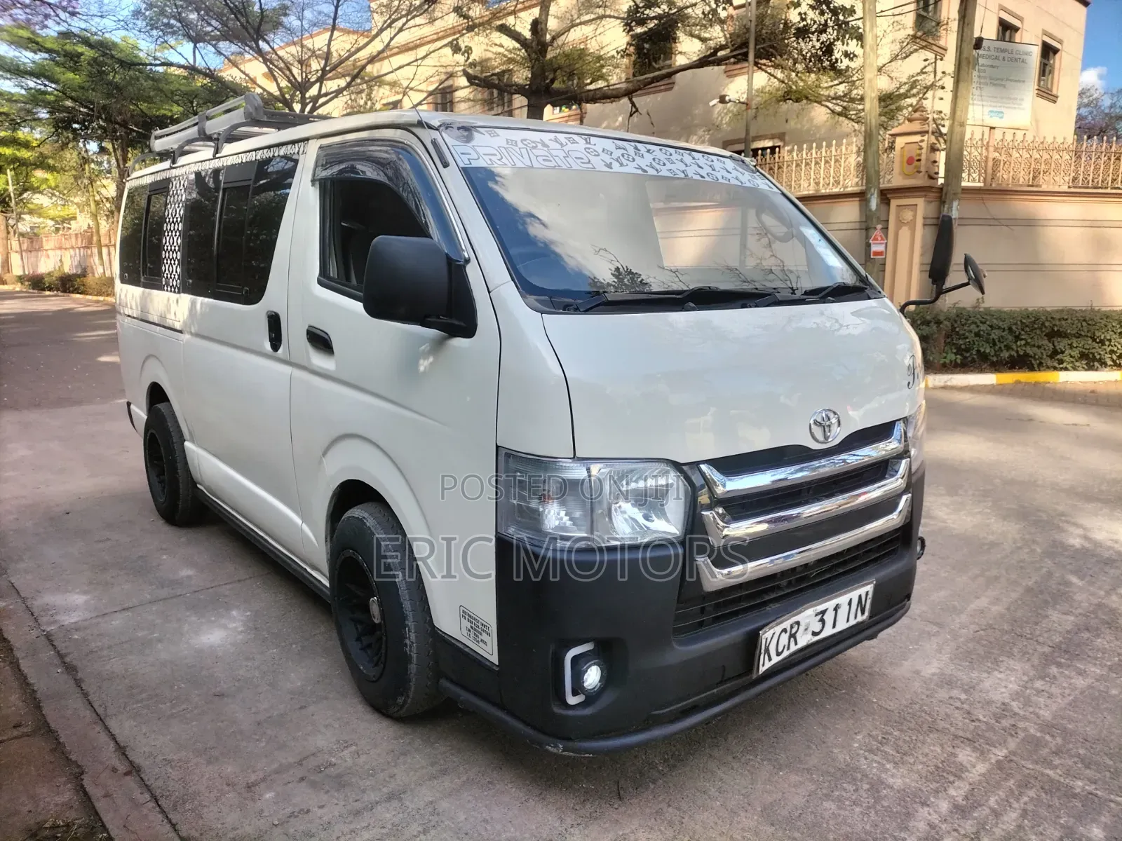 Toyota HiAce 2011 White