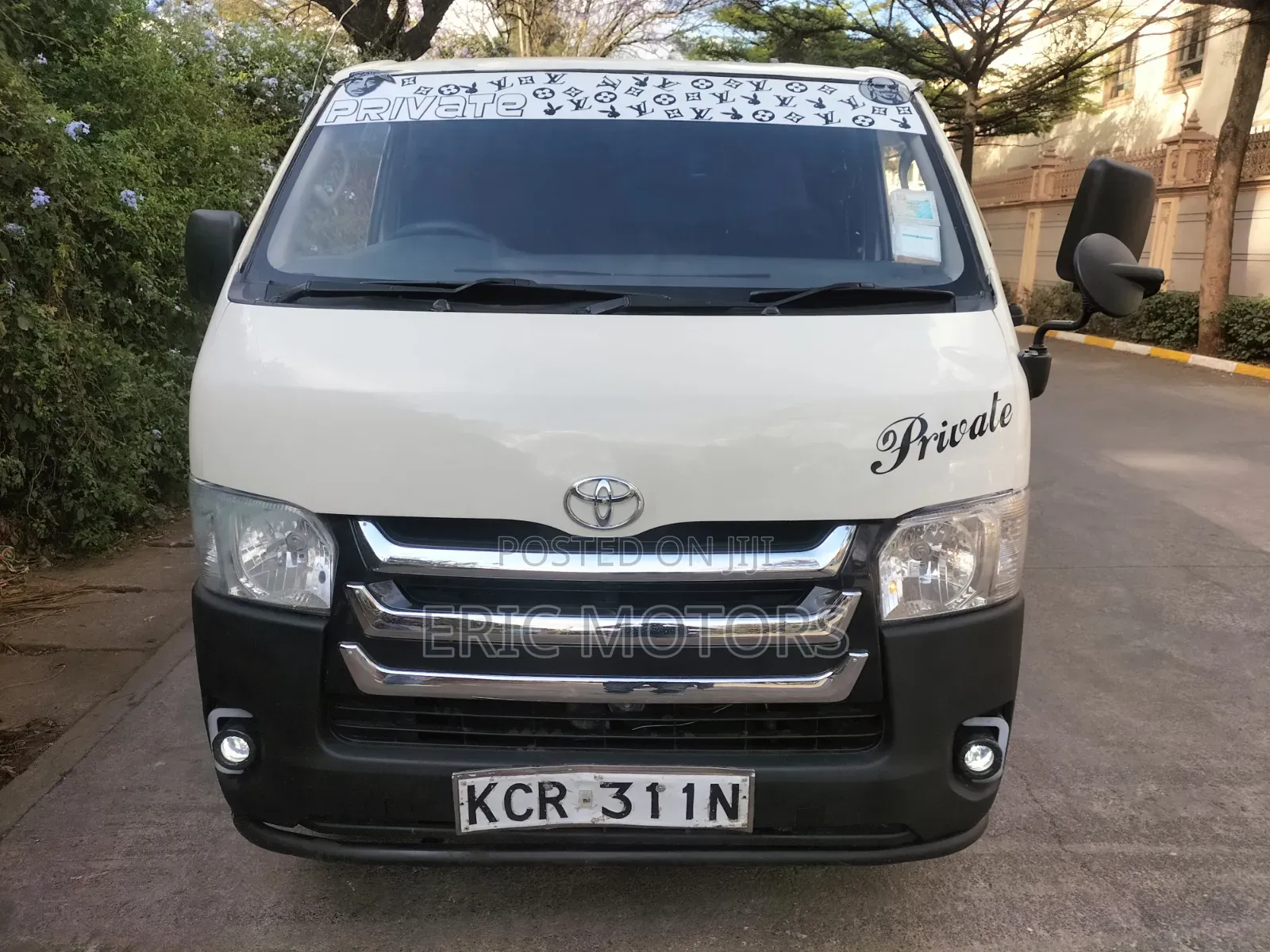 Toyota HiAce 2011 White