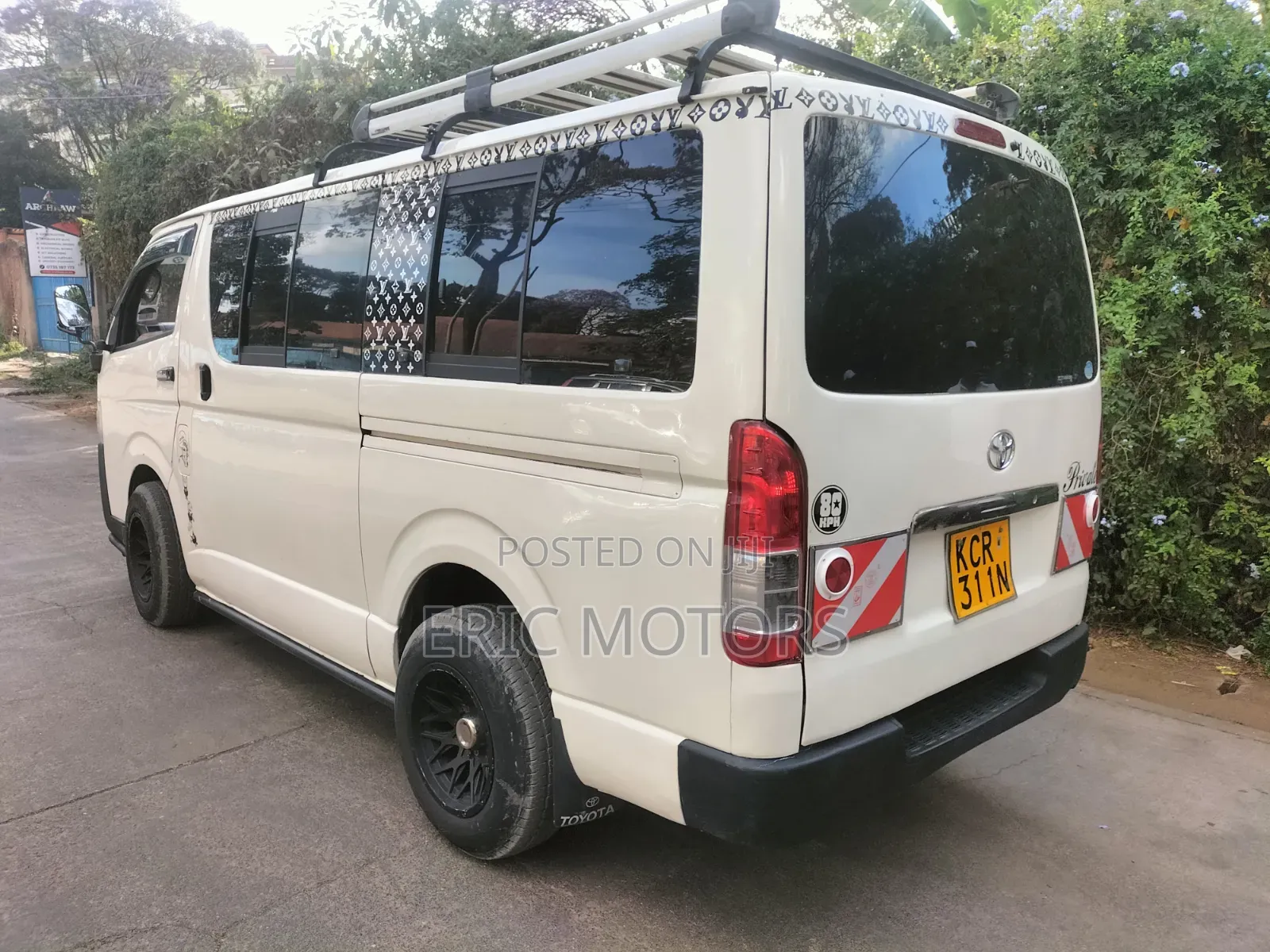 Toyota HiAce 2011 White