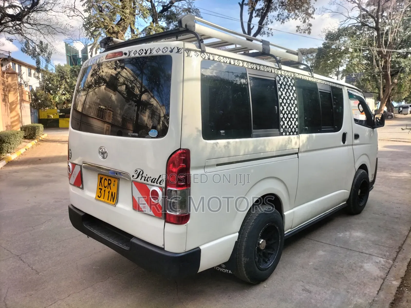 Toyota HiAce 2011 White