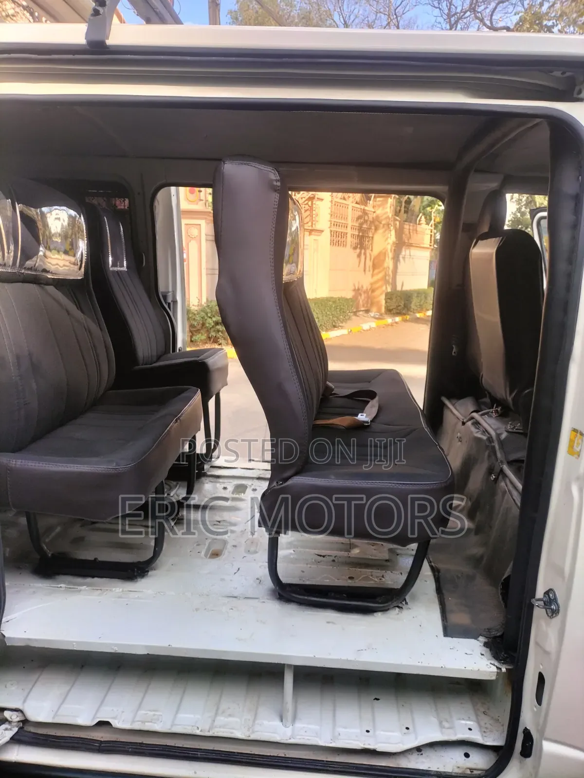 Toyota HiAce 2011 White