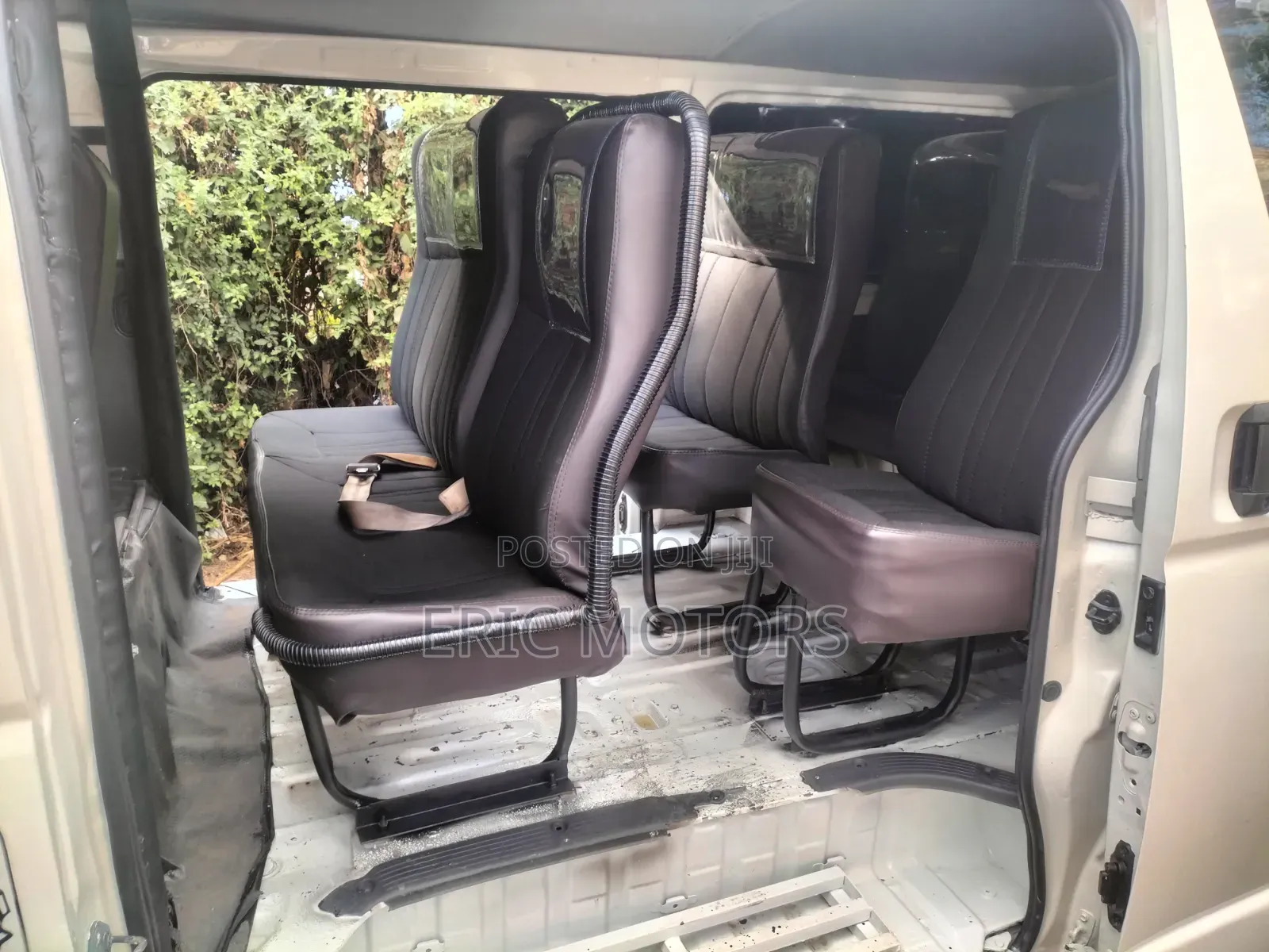 Toyota HiAce 2011 White