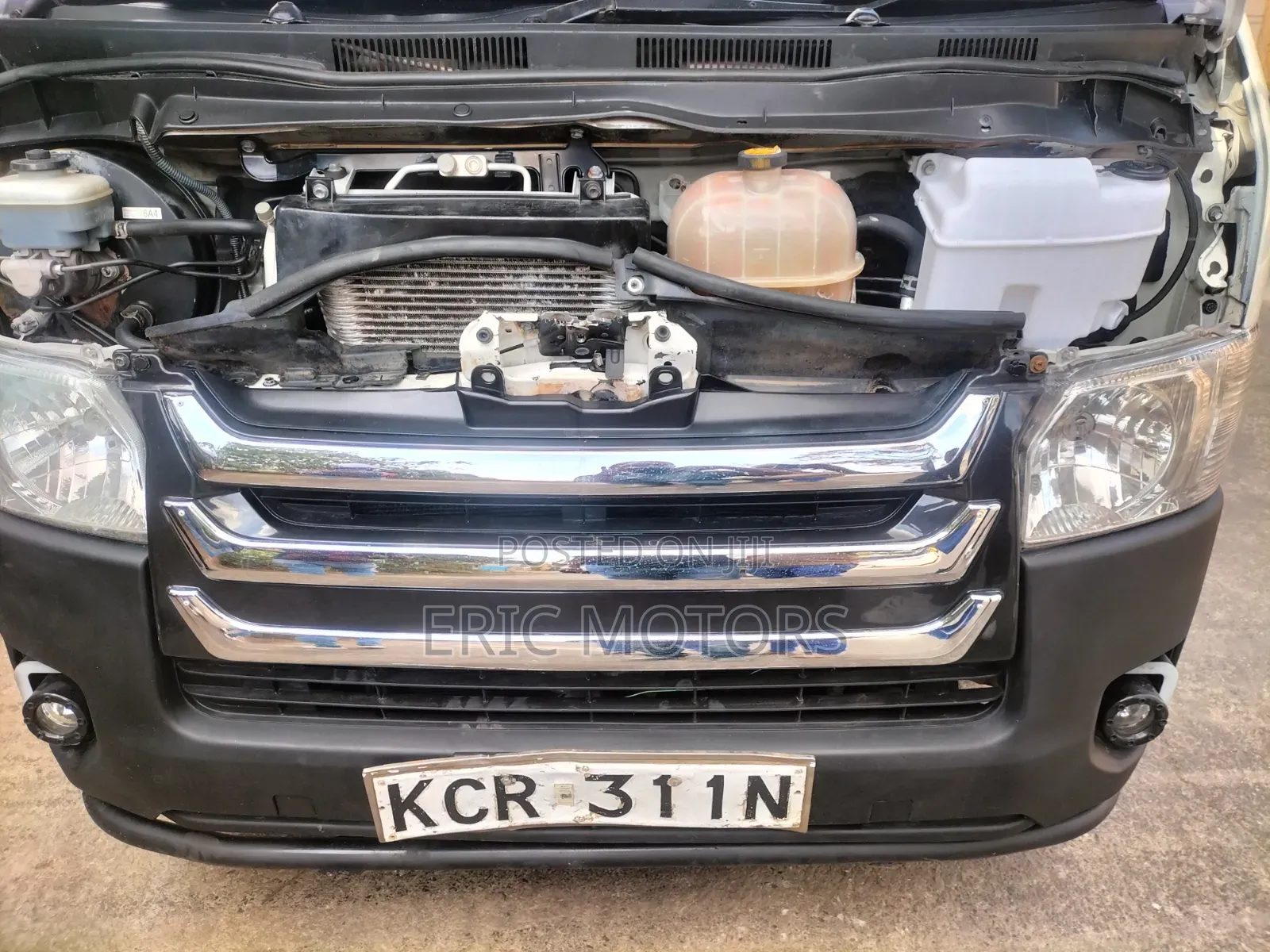 Toyota HiAce 2011 White