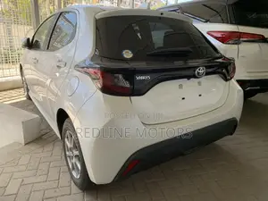 Toyota Yaris L Sedan 4dr 2019 Pearl