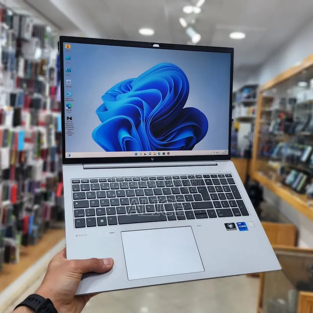 New Laptop HP ZBook Firefly 16inch G9 16GB Intel Core i7 SSD 512GB
