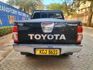 Toyota Hilux 2010 Black