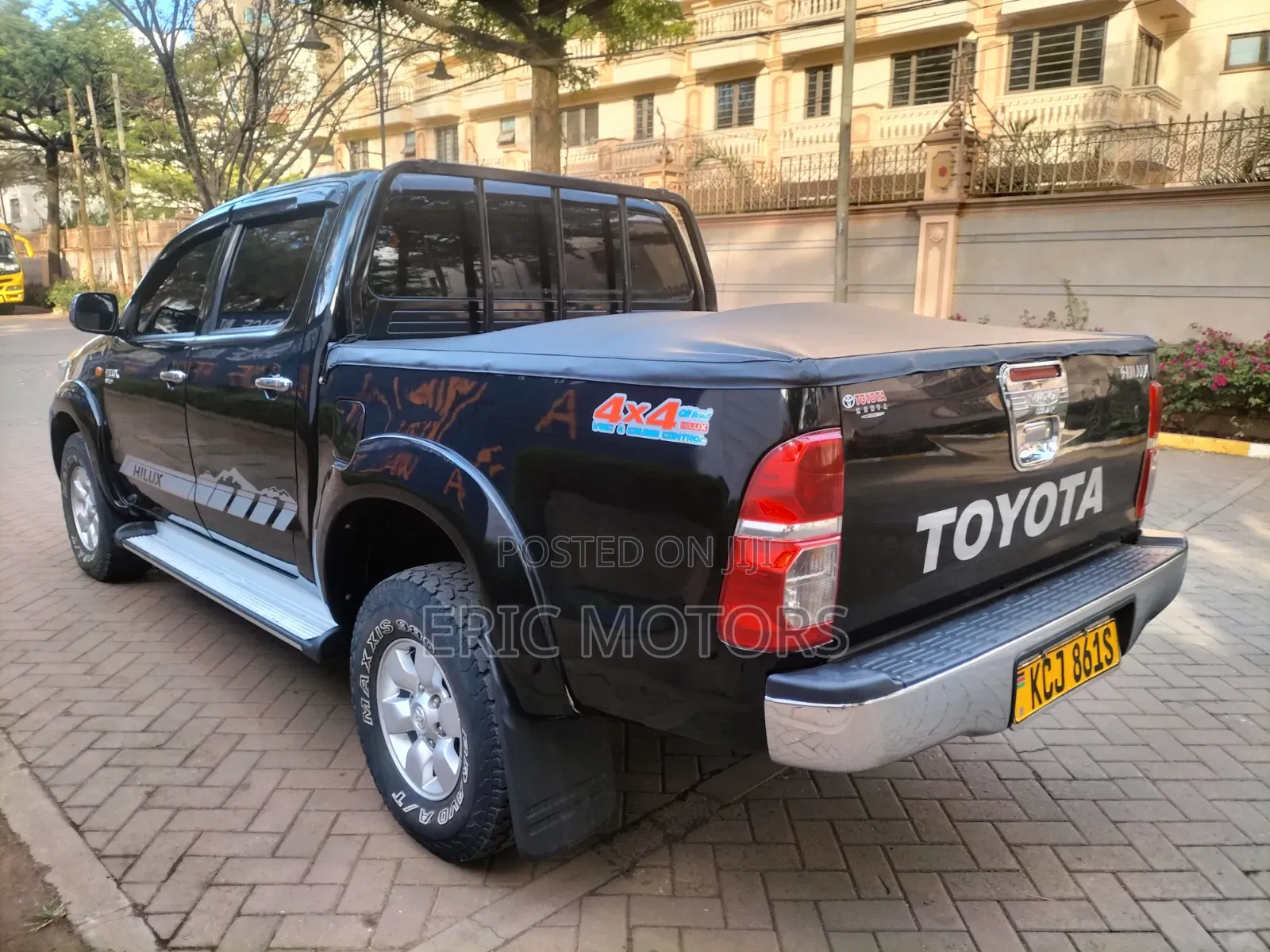 Toyota Hilux 2010 Black