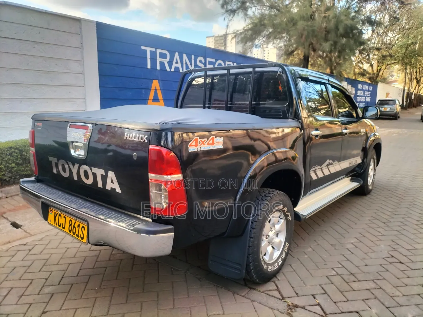 Toyota Hilux 2010 Black