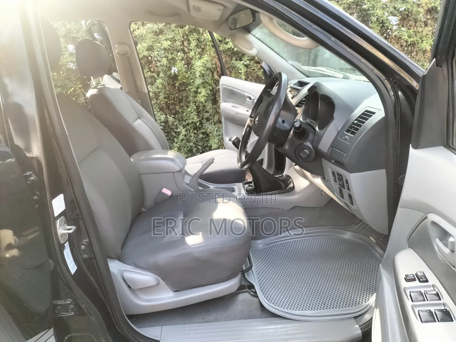Toyota Hilux 2010 Black