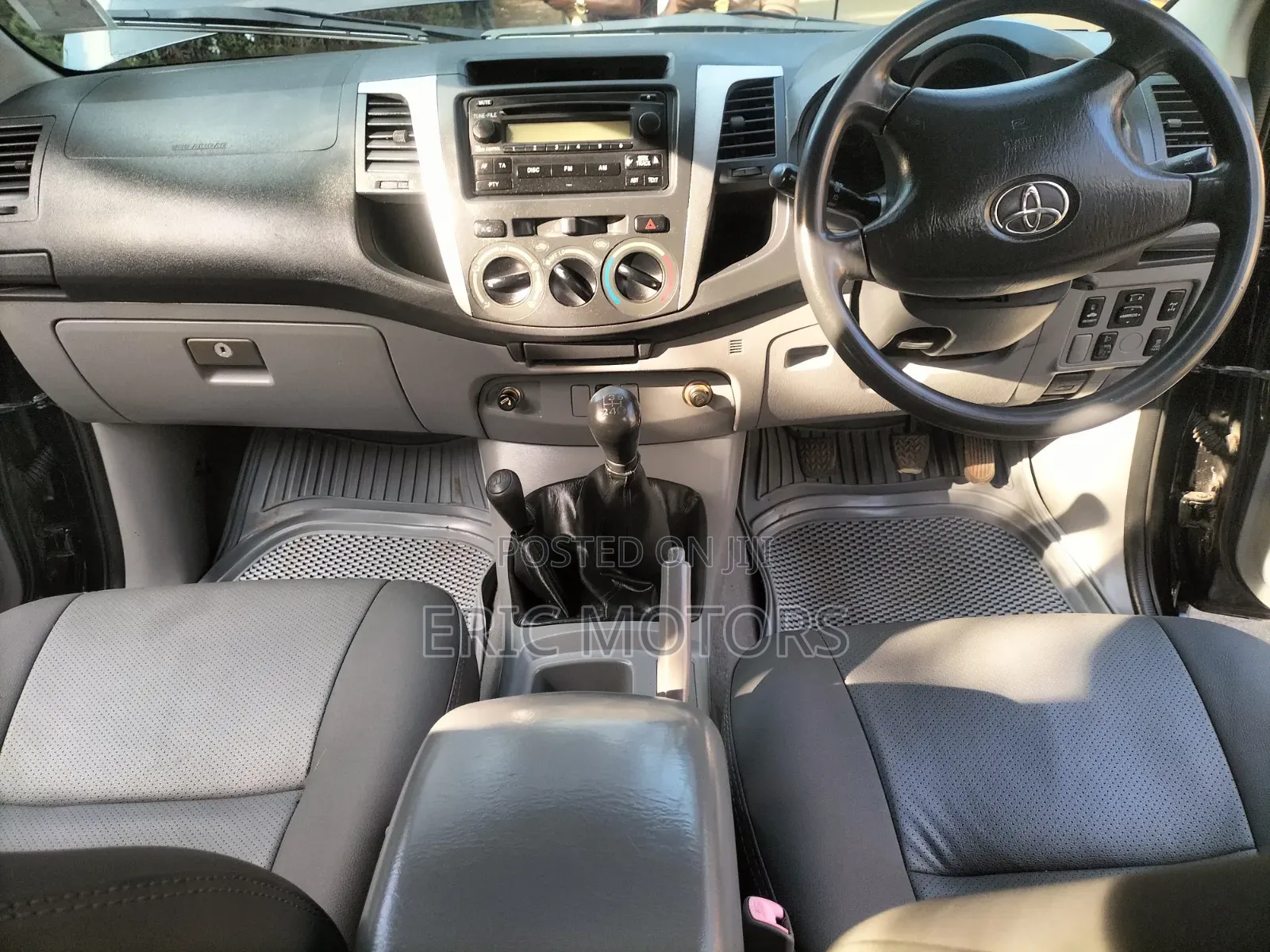 Toyota Hilux 2010 Black