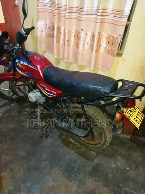 Bajaj Boxer 125 2023 Red