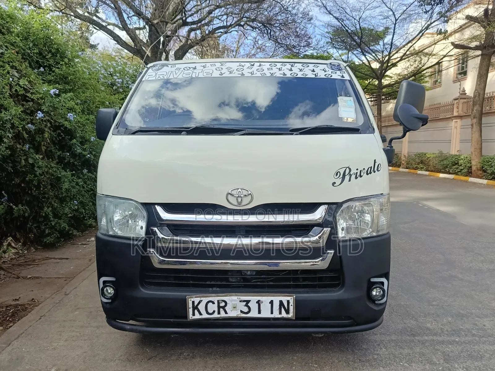 Toyota HiAce 2011 White