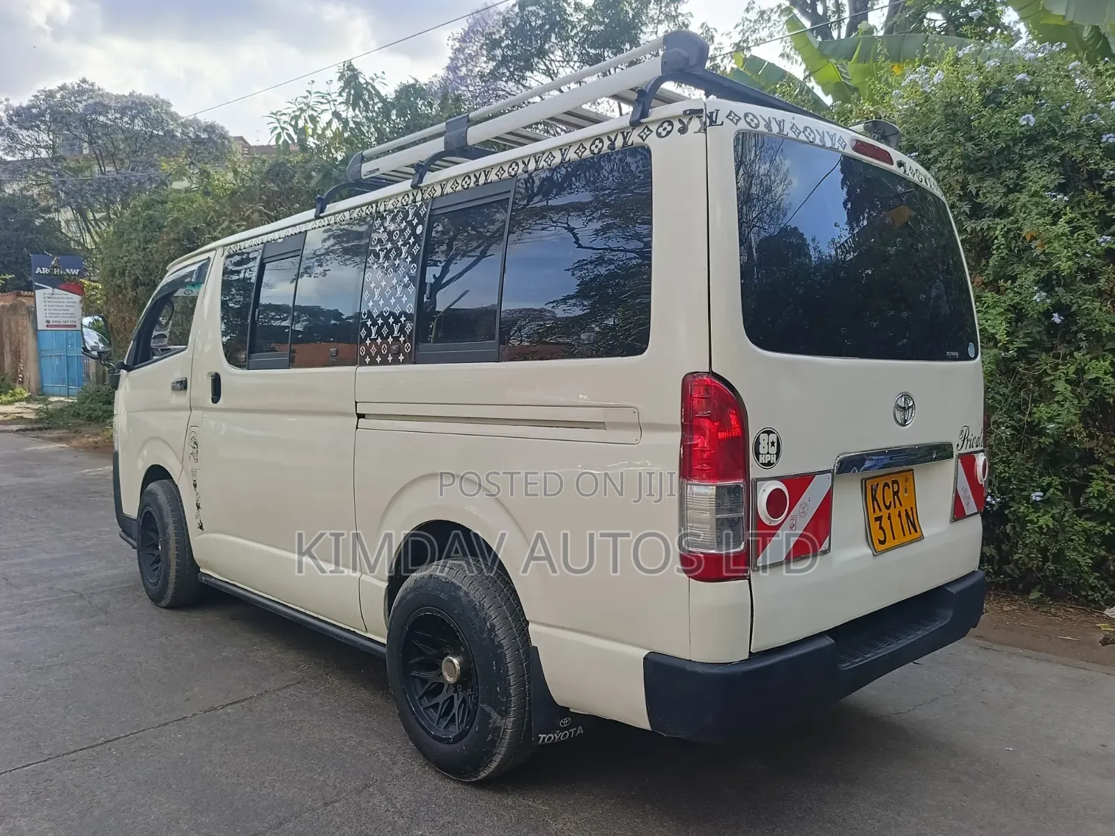 Toyota HiAce 2011 White