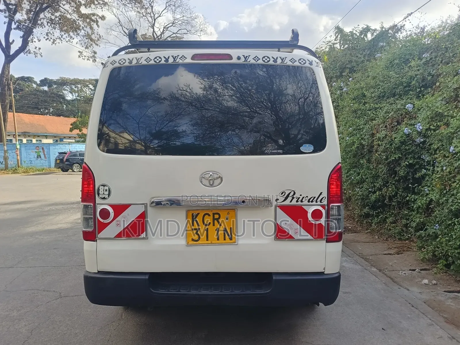 Toyota HiAce 2011 White