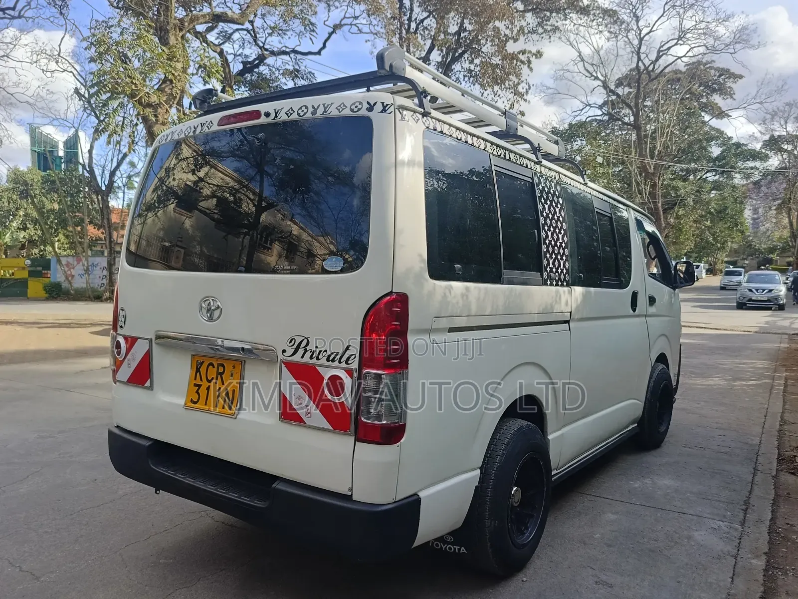 Toyota HiAce 2011 White