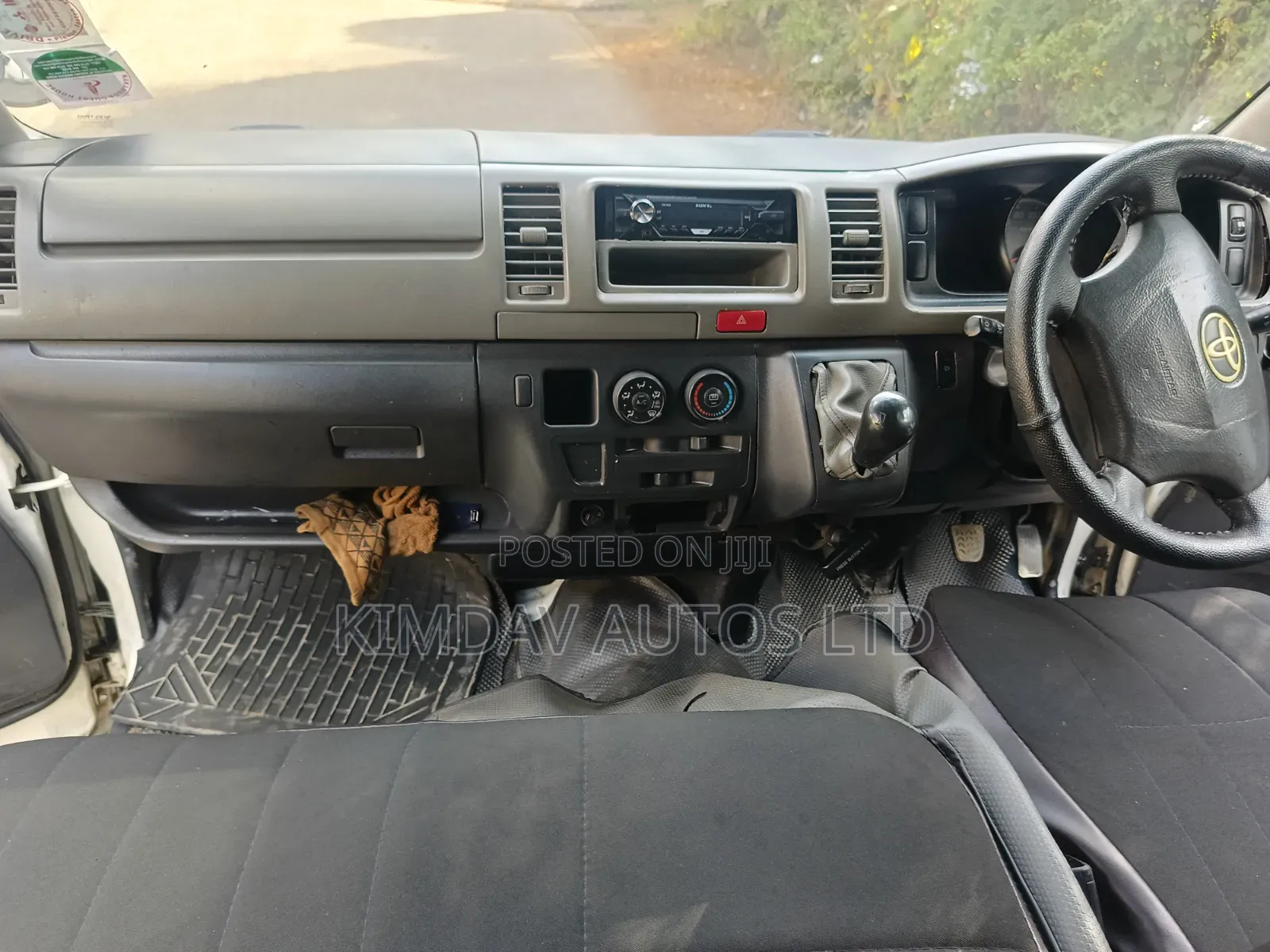 Toyota HiAce 2011 White