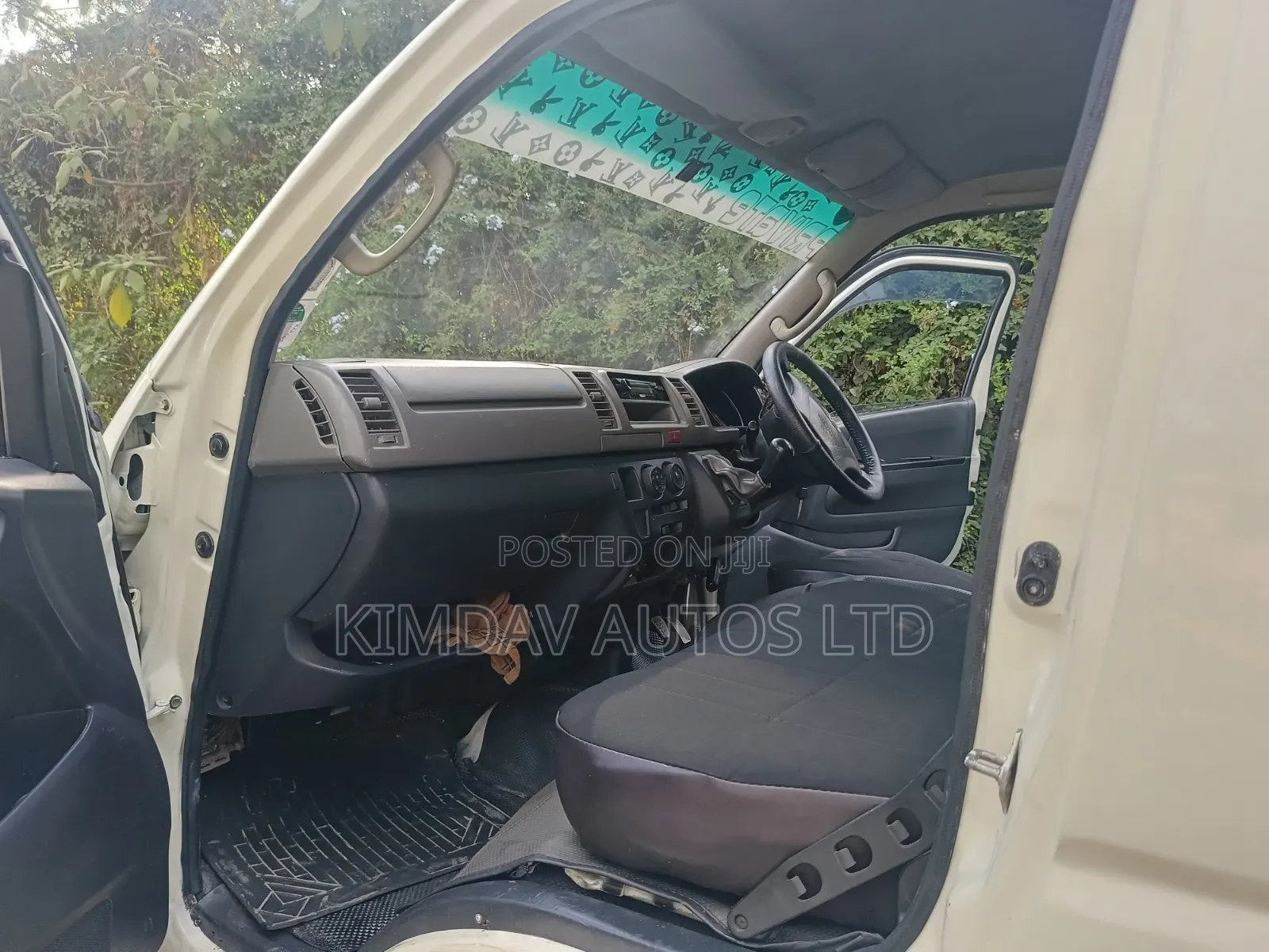 Toyota HiAce 2011 White