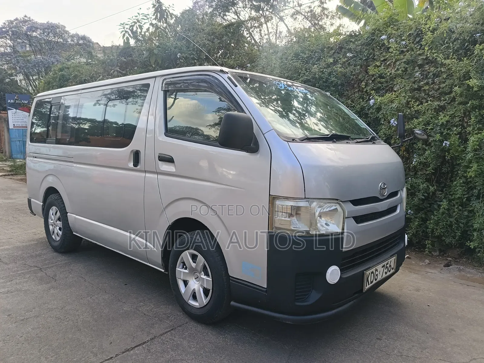 Toyota HiAce 2014 Silver